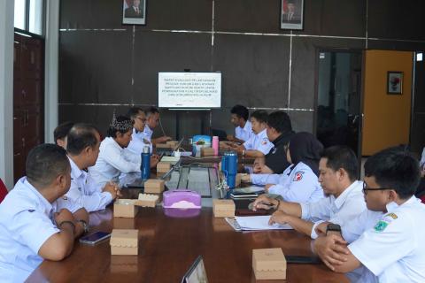rapat evaluasi prodak hukum